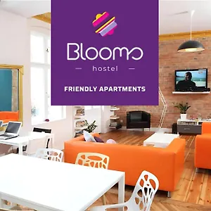 blooms-boutique-hostel.poznan-hotels.com/
