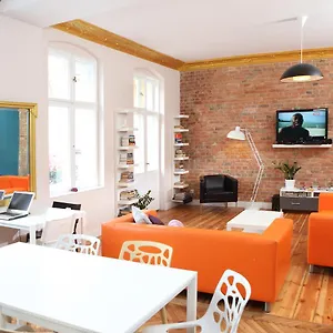 blooms-boutique-hostel.poznan-hotels.com/